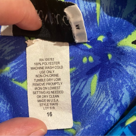 Fashion Bug 90s Floral Two-Piece Set – Sleeveless Top & Shorts – Made in USA - Picture 6 of 8